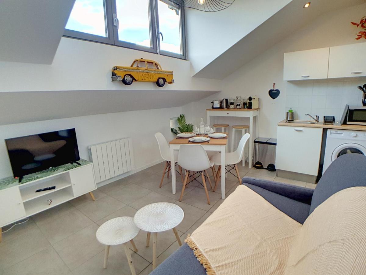 Stop Chez M District # Qualite # Confort # Simplicite Villeurbanne Exterior foto